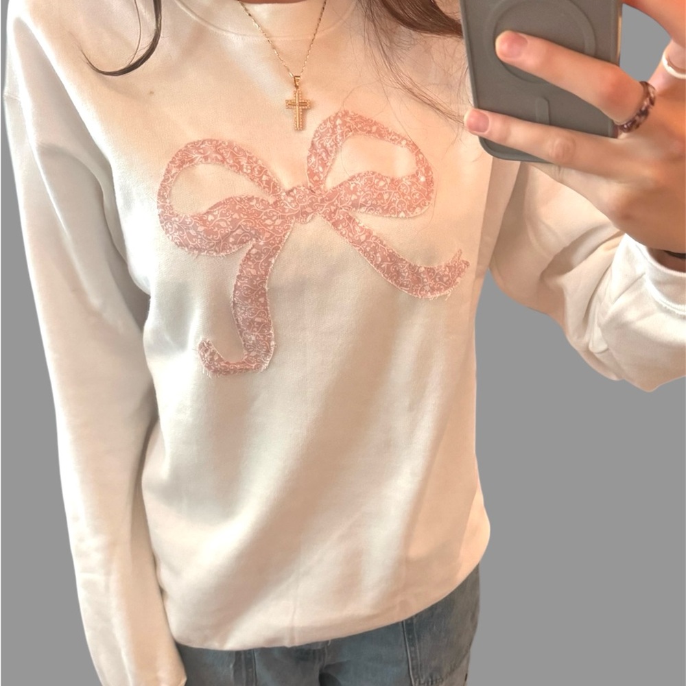 custom made white bow crewneck🎀